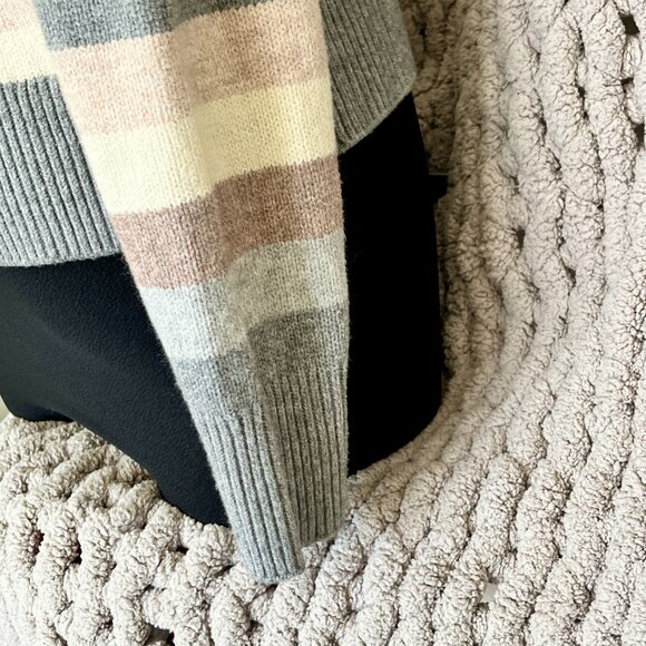 Gap Striped Knit Sweater Size medium - Picture 11 of 13